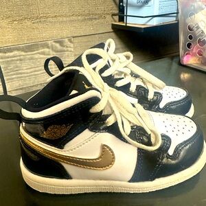 Nike Air Jordan 1 Mid Patent Black/Gold Kids Size 8C